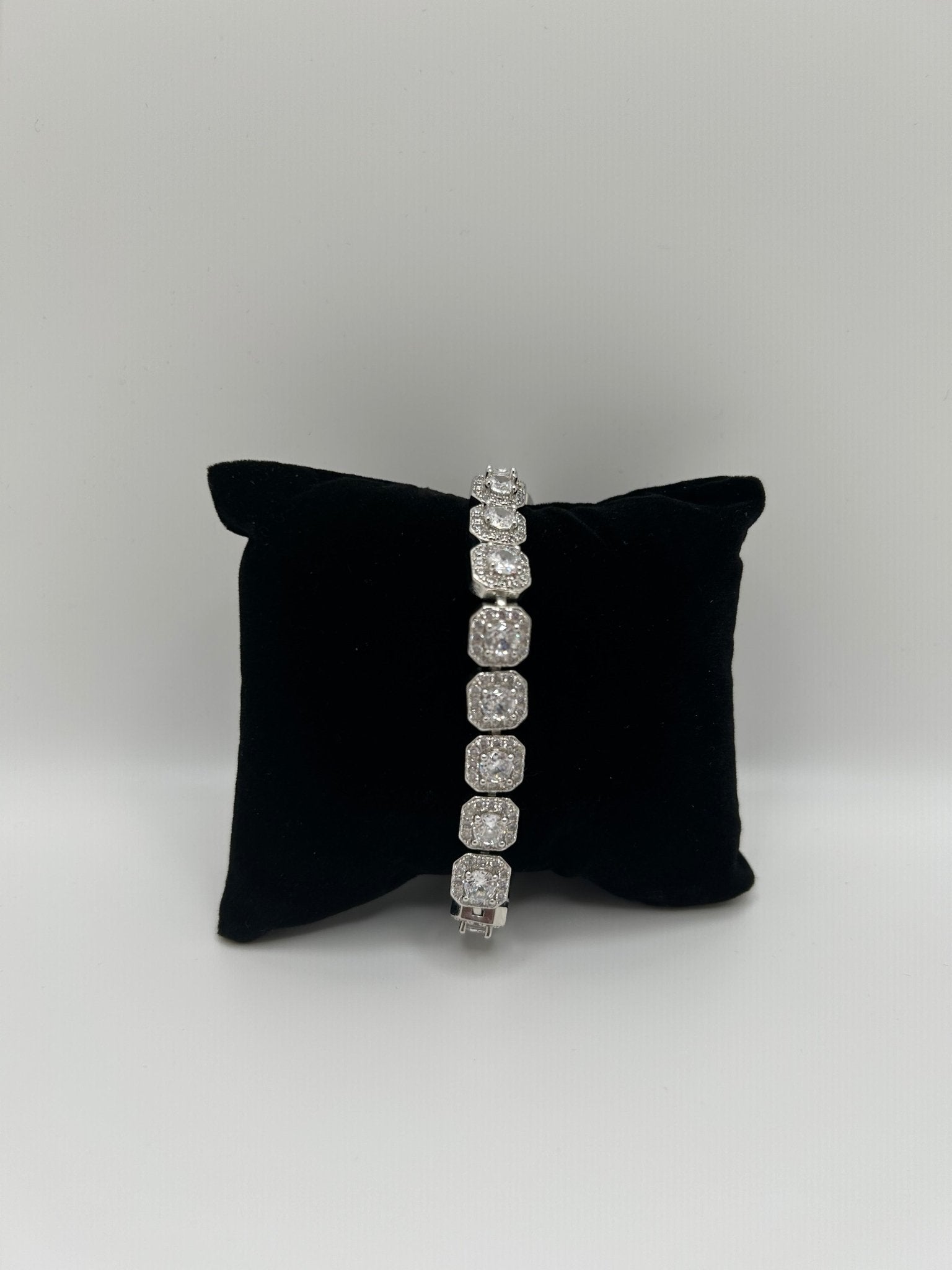 Cluster Gold Plated Stimulated Diamonds Iced Out Bracelet - Virtue JewelSilver7inchBracelets