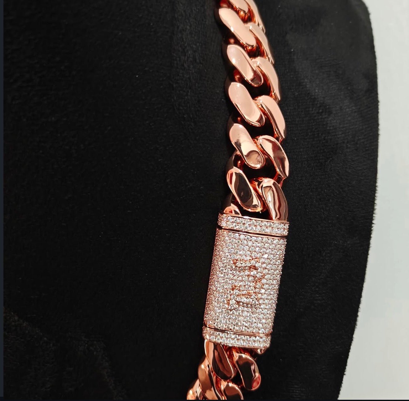 Custom Name Diamond Clasp Cuban Chain - Virtue JewelGoldMoissanite18mm