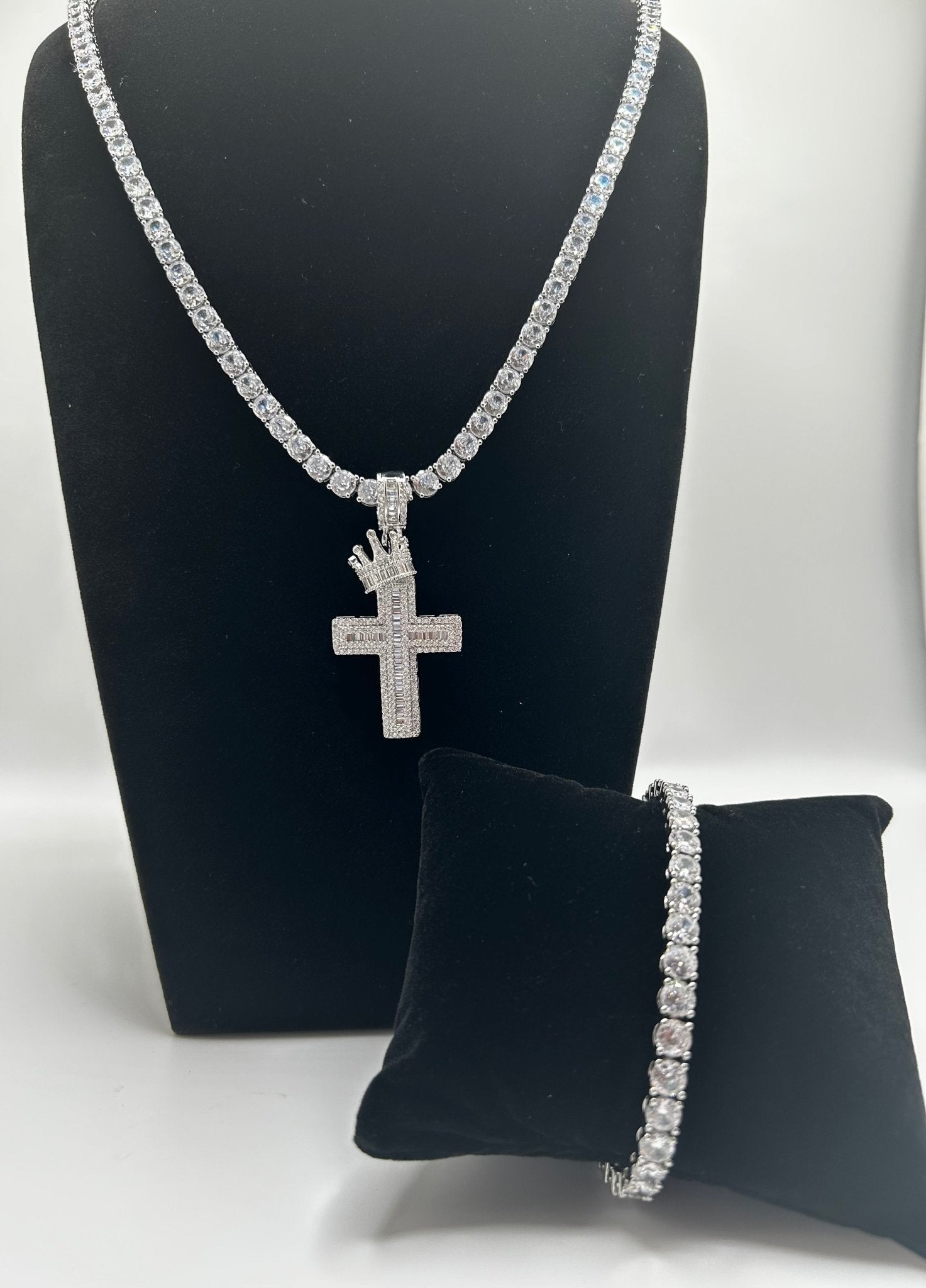 TENNIS CHAIN BRACELET & Jesus Pendants STIMULATED DIAMONDS SET - Virtue Jewel7inch18inchBlue Crystal Cross