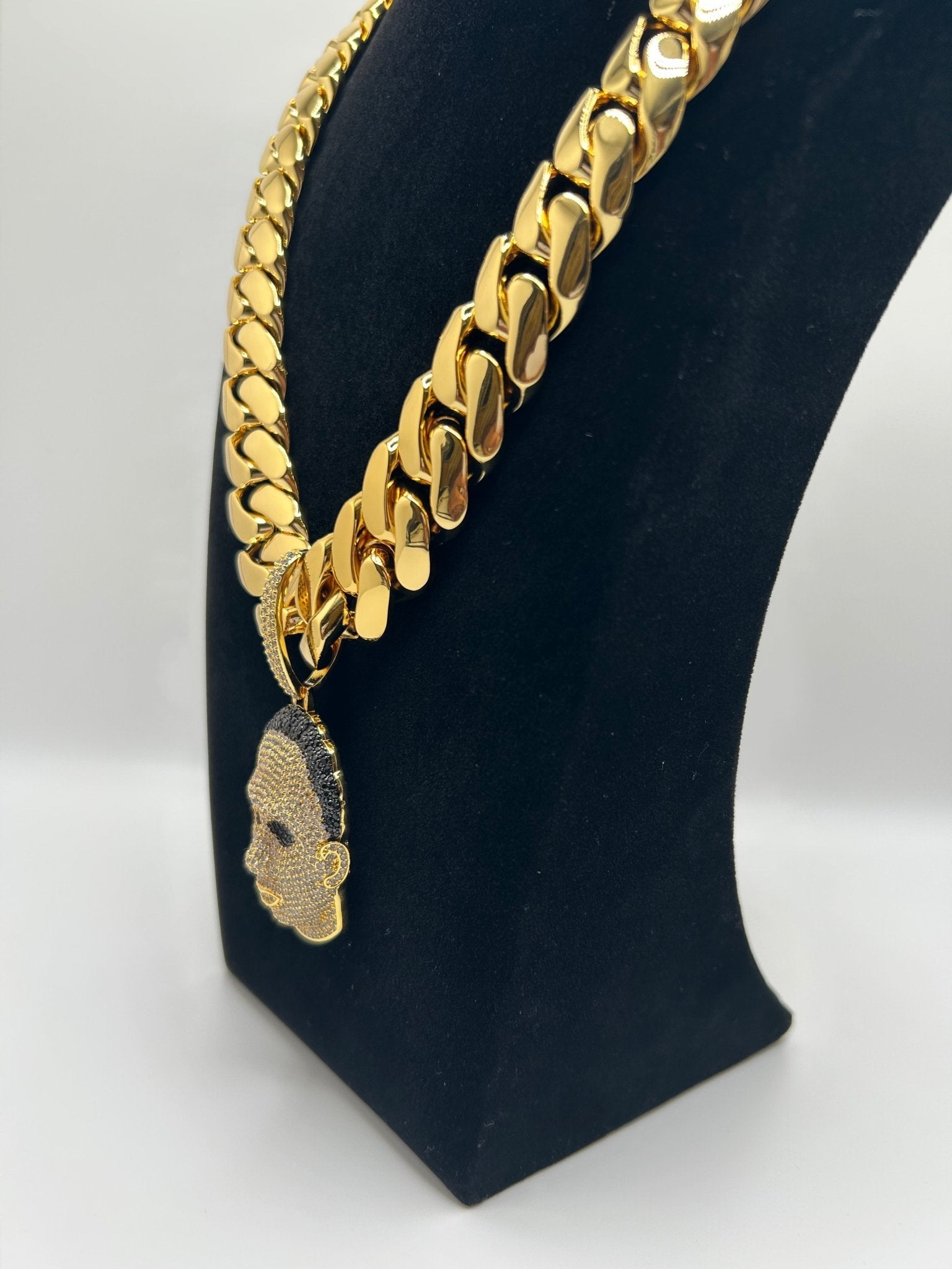 20mm - 24inch Miami Cuban Link Gold Plated Chain & Michael Halloween Head Pendant - Virtue JewelNecklace & Pendant