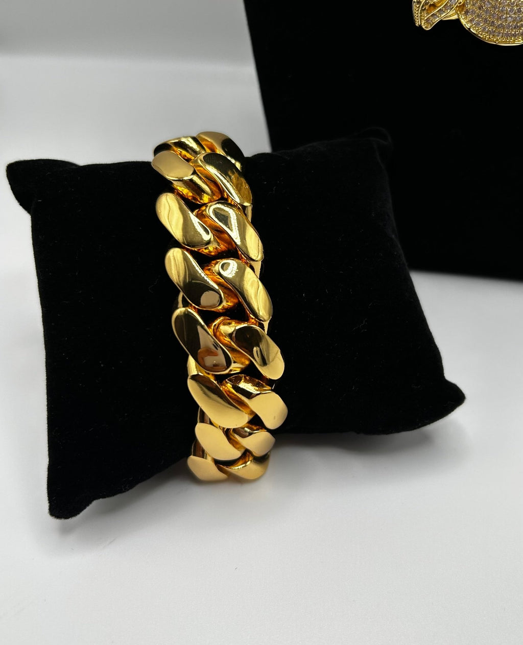 20mm Miami Cuban Link Yellow Gold Plated Jesus Pendant Chain Bracelet & Ring | Royalty Set 👑 - Virtue Jewel20mm - 24inchYellow Gold Face7inch