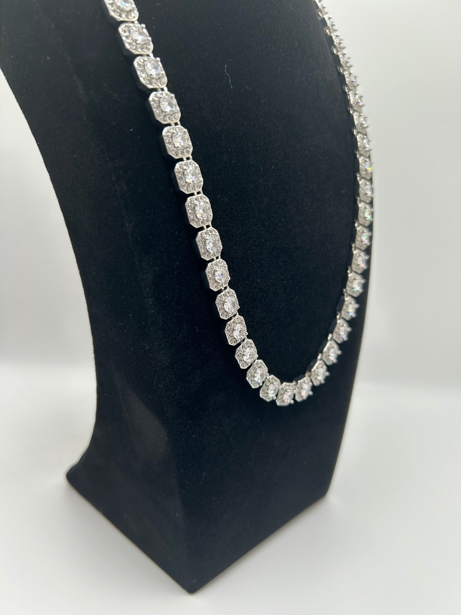 CLUSTER GOLD PLATED STIMULATED DIAMONDS ICED OUT CHAIN NECKLACE - Virtue JewelSilver18inchChain Necklace