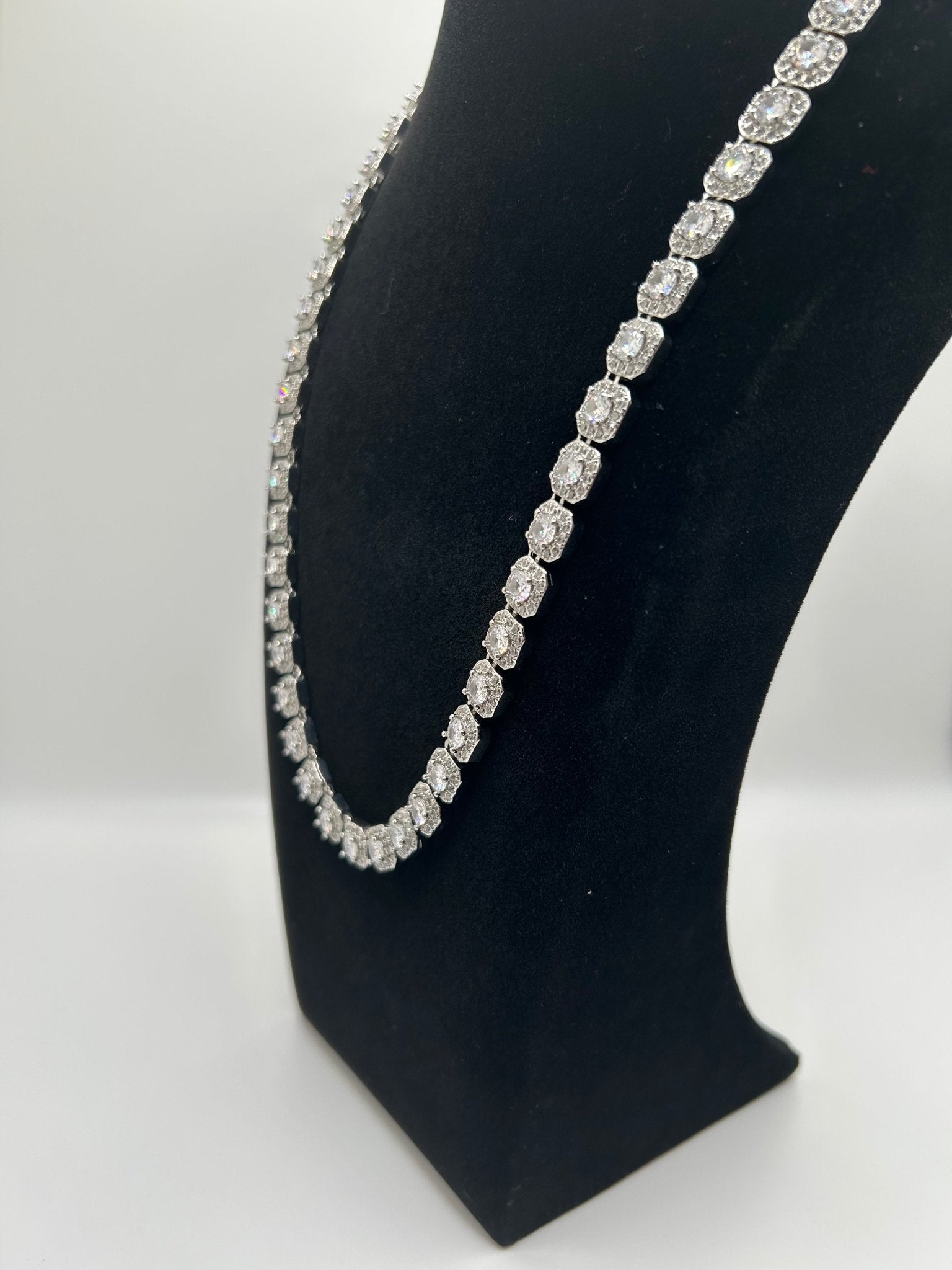 CLUSTER GOLD PLATED STIMULATED DIAMONDS ICED OUT CHAIN NECKLACE - Virtue JewelSilver18inchChain Necklace