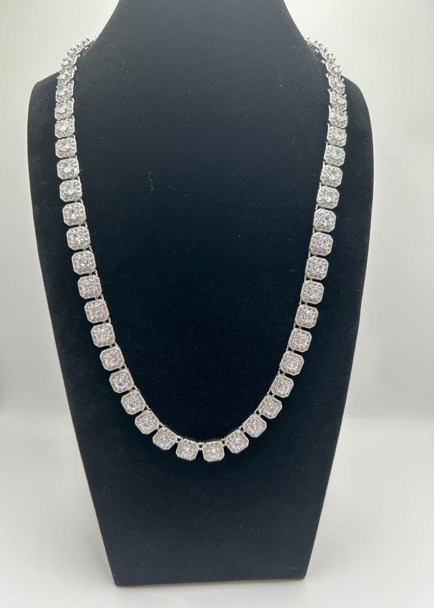 CLUSTER GOLD PLATED STIMULATED DIAMONDS ICED OUT CHAIN NECKLACE - Virtue JewelSilver18inchChain Necklace