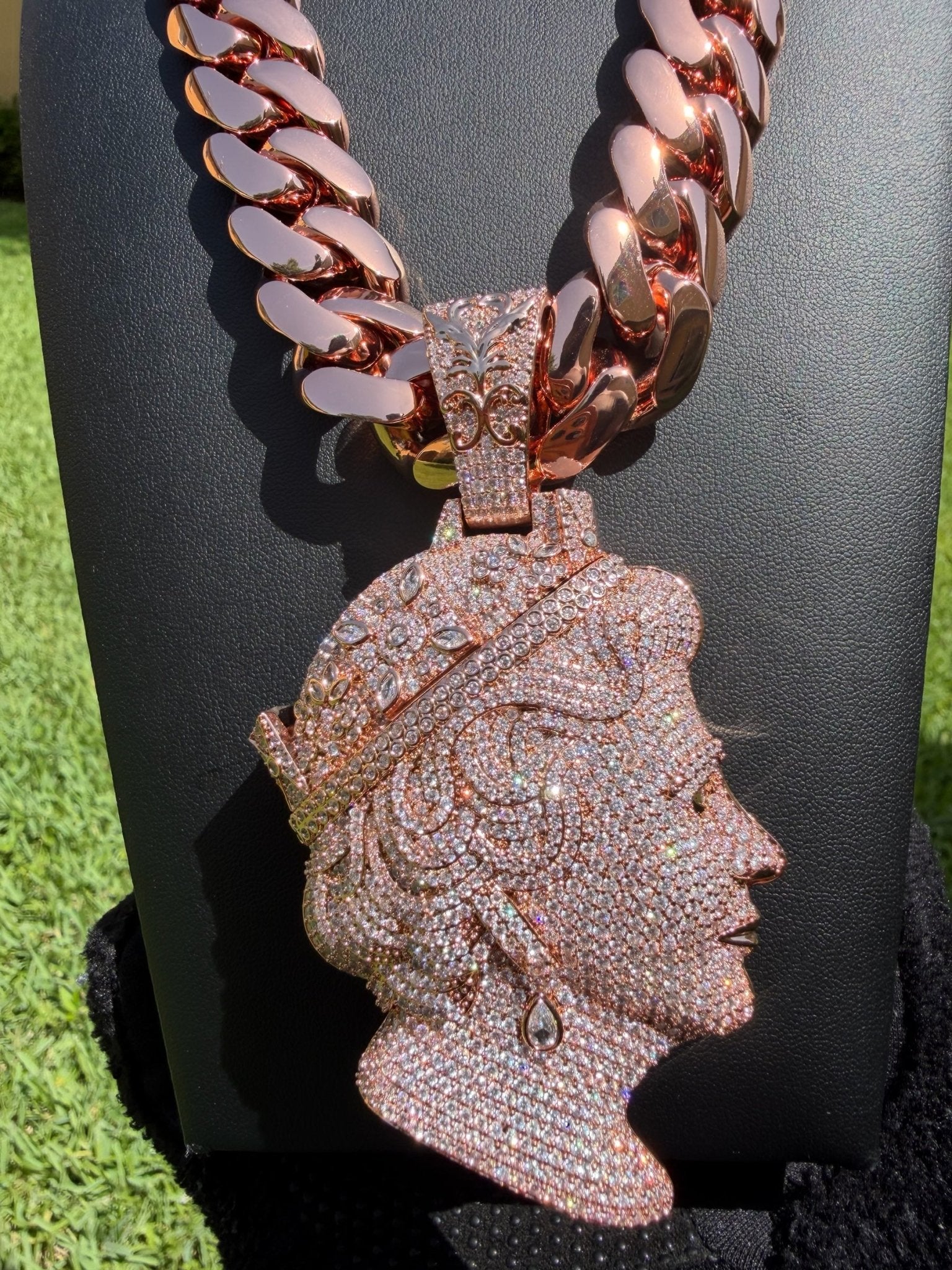 Royal Queen Elizabeth Pendant With Rose Gold Cuban Chain - Virtue Jewel18inch