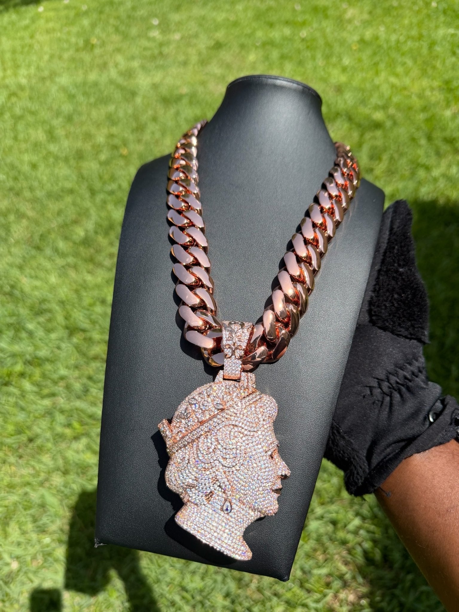 Royal Queen Elizabeth Pendant With Rose Gold Cuban Chain - Virtue Jewel18inch