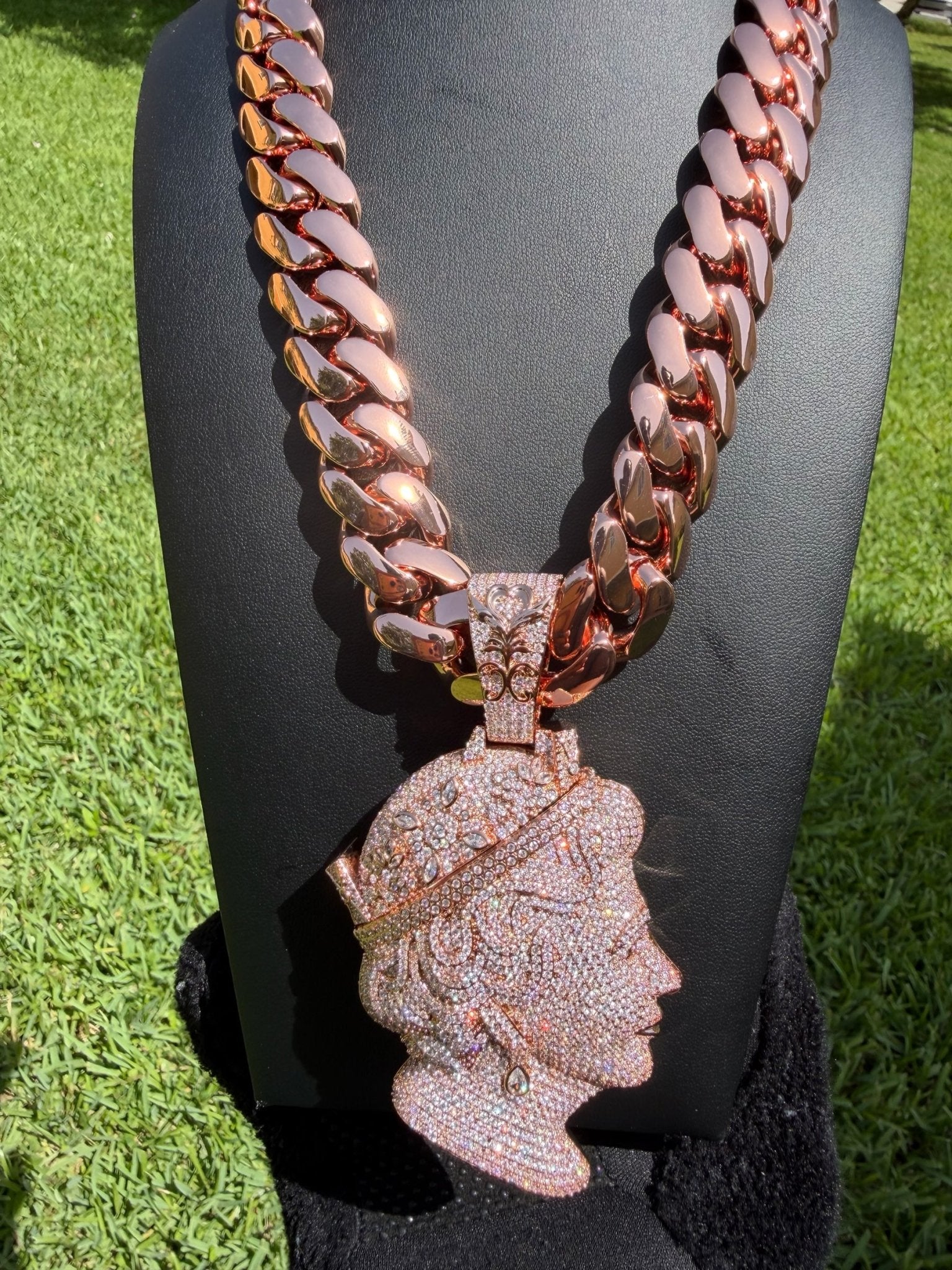 Royal Queen Elizabeth Pendant With Rose Gold Cuban Chain - Virtue Jewel18inch