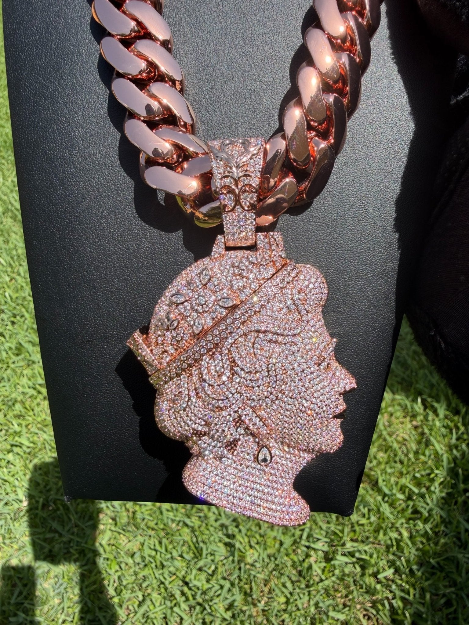 Royal Queen Elizabeth Pendant With Rose Gold Cuban Chain - Virtue Jewel18inch