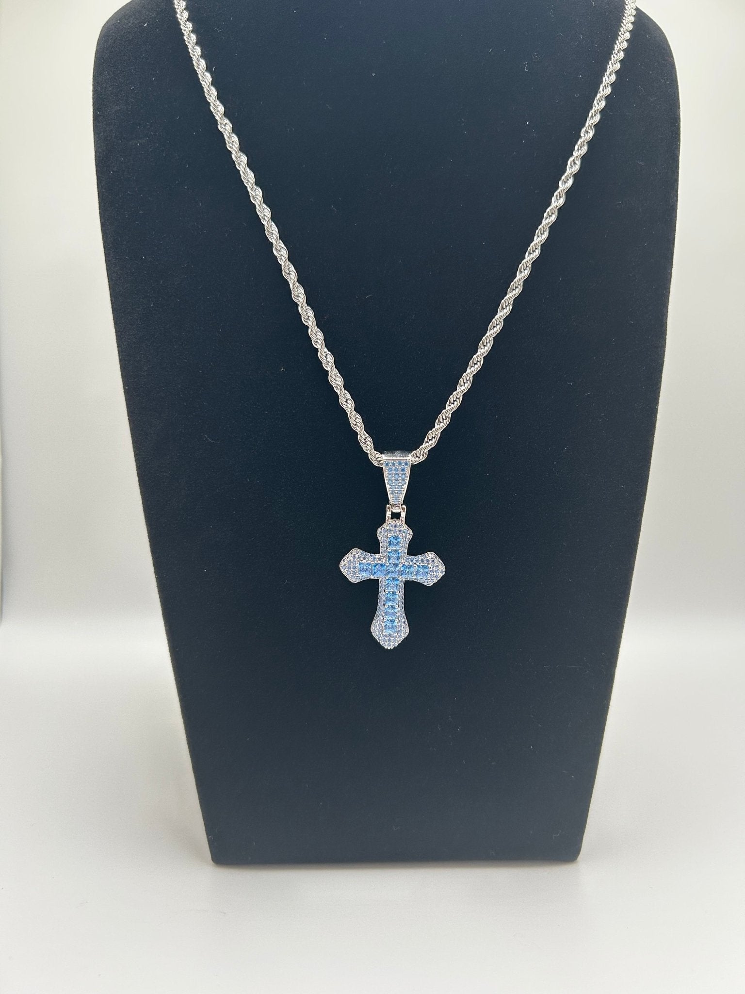 Silver Rope Chain & Jesus Pendant Set - Virtue JewelWhite Blue Crystal Cross18inchNecklace & Pendant