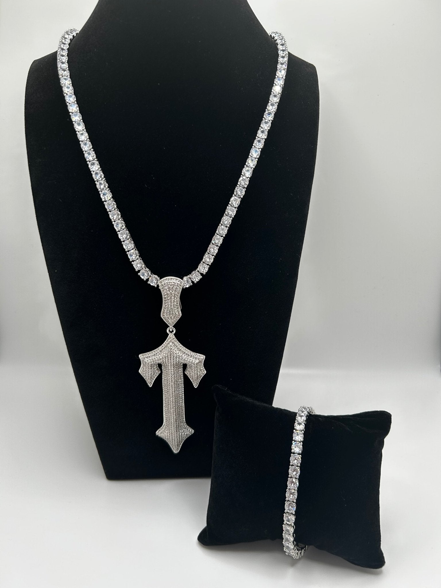 TENNIS CHAIN BRACELET & Jesus Pendants STIMULATED DIAMONDS SET - Virtue Jewel7inch18inchBlue Crystal Cross